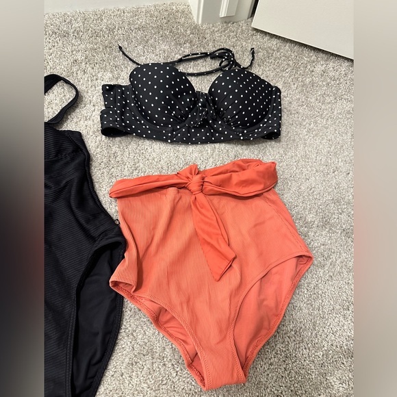 LADIES SWIMWEAR LOT Small/Medium 34B cup - Picture 4 of 4